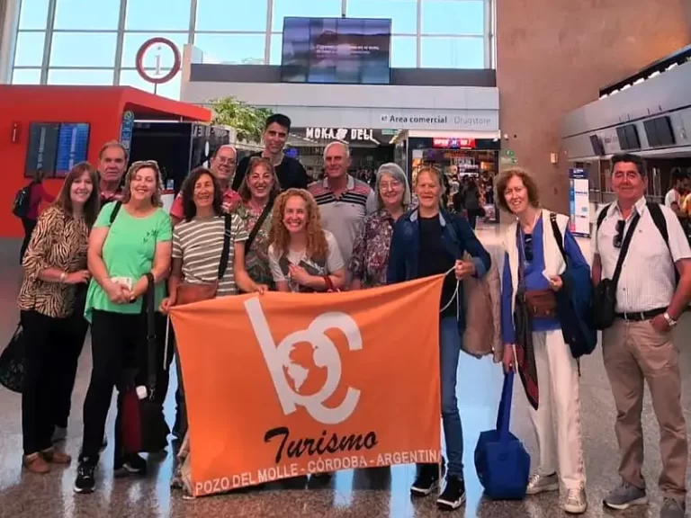 Turistas de BC Turismos en aeropuerto